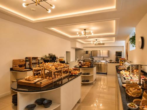 Carlton Boutique Hotel