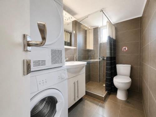 Transit Hub Pad - Steps to Metro -Sleeps 3 by ΜΡS