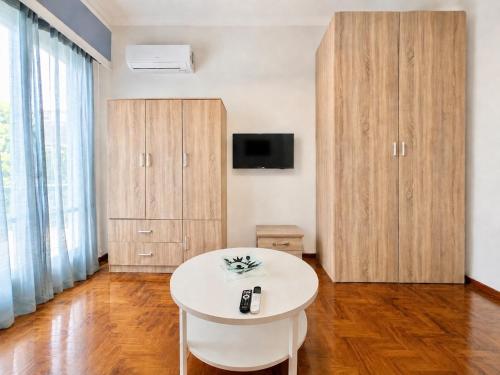 Transit Hub Pad - Steps to Metro -Sleeps 3 by ΜΡS