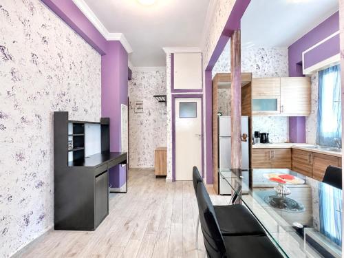 Transit Hub Pad - Steps to Metro -Sleeps 3 by ΜΡS