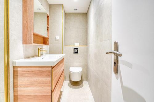 Quiet air-conditioned studio - close to Batignolles