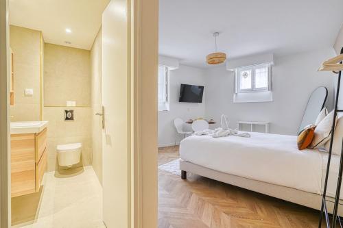 Quiet air-conditioned studio - close to Batignolles