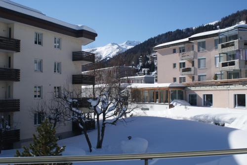 4 Zi Familienwohnung Haus Ravaisch 24 im 2ten OG Davos Dorf