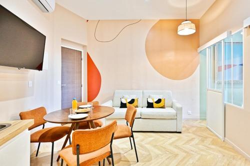 Designer & Air-Conditioned Apartment 2BR, Paris 17