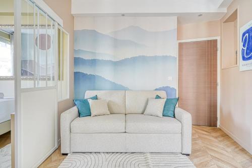 Calm and Comfortable 2-Bedroom Apartment in Paris 17th