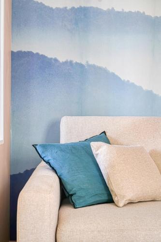Calm and Comfortable 2-Bedroom Apartment in Paris 17th