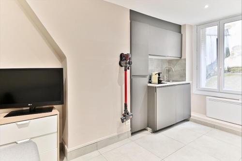 Compact Studio in Central Paris Practical & Convenient