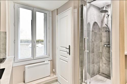 Compact Studio in Central Paris Practical & Convenient