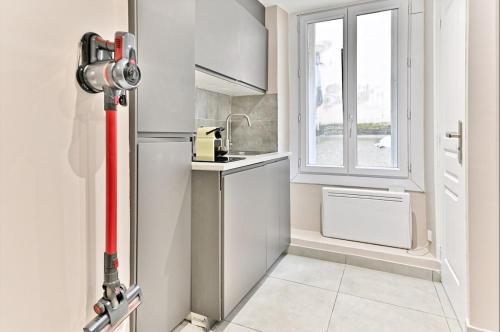Compact Studio in Central Paris Practical & Convenient