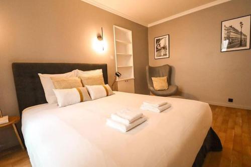 Elegant 1-Bedroom Apartment on Rue Saint-Dominique