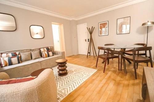 Elegant 1-Bedroom Apartment on Rue Saint-Dominique