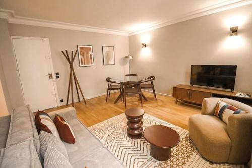 Elegant 1-Bedroom Apartment on Rue Saint-Dominique