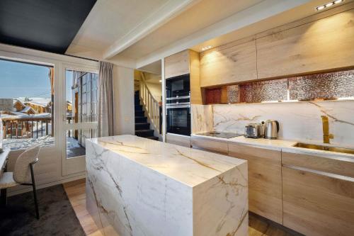 Luxurious Apartment with Ski-In and Out Access in Centre