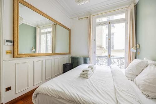 Champs Elysées-Avenue Montaigne-2 bedrooms
