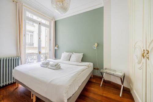 Champs Elysées-Avenue Montaigne-2 bedrooms