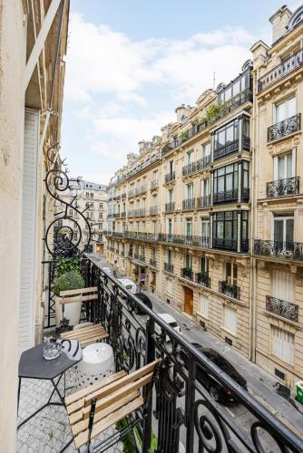 Champs Elysées-Avenue Montaigne-2 bedrooms
