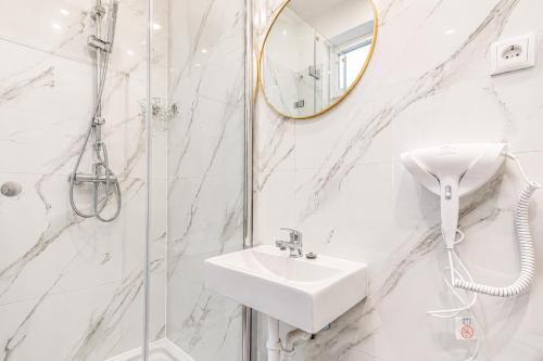 Budget & Comfy 4BR Apt Close to Westbahnhof
