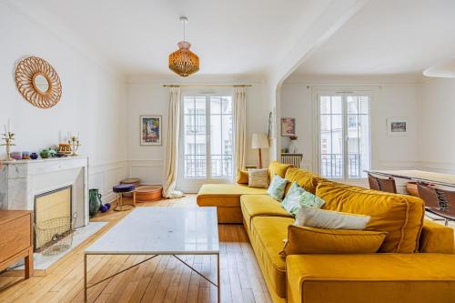 Parc Montsouris - In a pretty square - 2 bedrooms