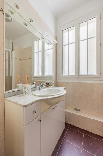 Parc Montsouris - In a pretty square - 2 bedrooms