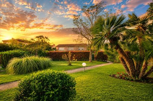 Cap et Soleil Peaceful Garden, 2 Terraces, Pool, Garage, 5 Min Walk to Beach
