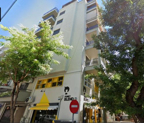 Modern Apartment with Free Private Parking near Metro