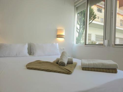 BENYA - Renovated Studio with Pool and AC - Lift, Quiet Area of Playamar