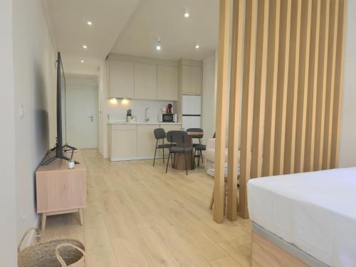 BENYA - Renovated Studio with Pool and AC - Lift, Quiet Area of Playamar