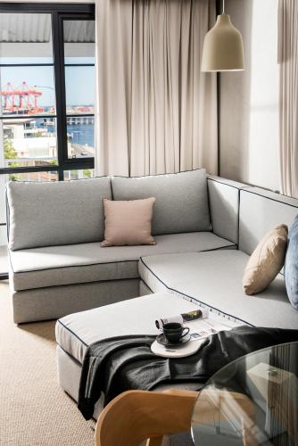 Un lugar para sentarse en Tradewinds Hotel and Suites Fremantle
