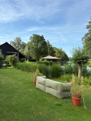 a couch sitting on the grass in a yard at Uitgerust voor Zaken in Heerenveen