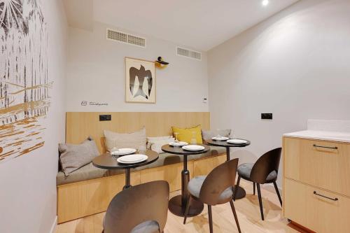 Spacious charming apartment 7P 16th