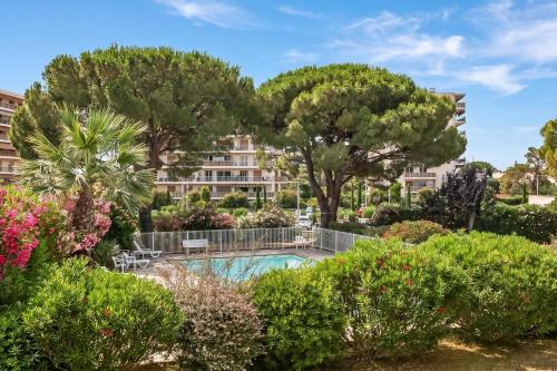 Studio Near Beach, Sea View & Garage - Happy Rentals