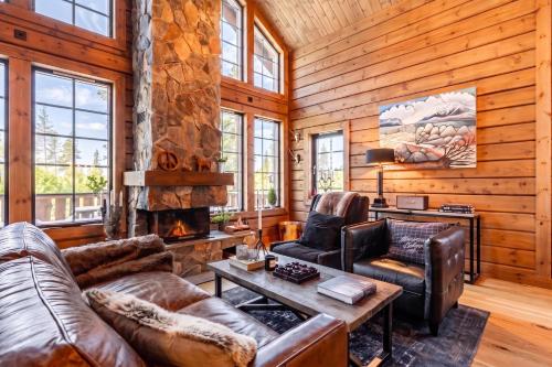 a living room with leather furniture and a fireplace at Idre Luxury Chalet Winter Haven /w Sauna - Happy Rentals in Idre