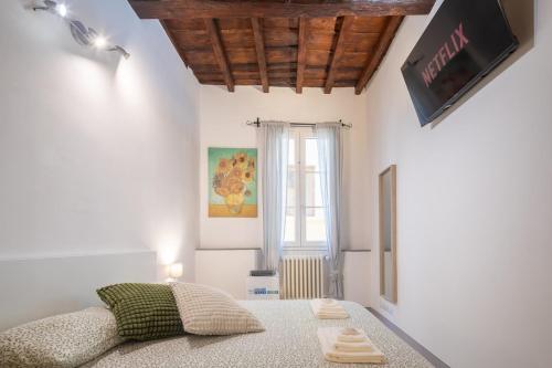 Apt in Storic Center with 10Min Walk to Duomo & Uffizi with 3BDR