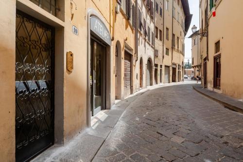 Apt in Storic Center with 10Min Walk to Duomo & Uffizi with 3BDR
