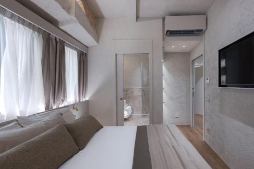 2BR Luxury Tower-House Prime Location Cosy