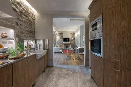 2BR Luxury Tower-House Prime Location Cosy