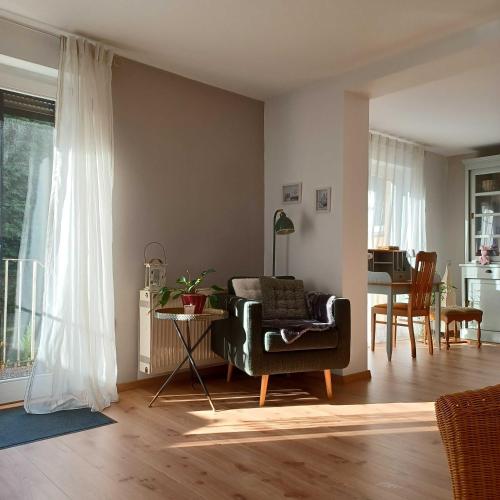 a living room with a chair and a table at Ferienwohnung Stadt-Land-Fluss in Bad Salzuflen