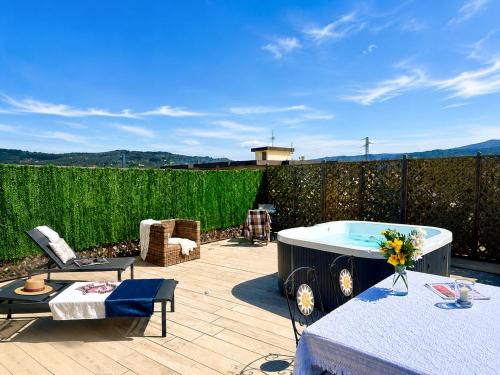 Sunset Jacuzzi Penthouse in Florence