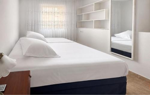 2 Bedroom Lovely Apartment In Torrevieja