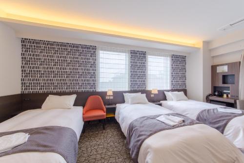 Säng eller sängar i ett rum på Hotel M's Plus Shijo Omiya