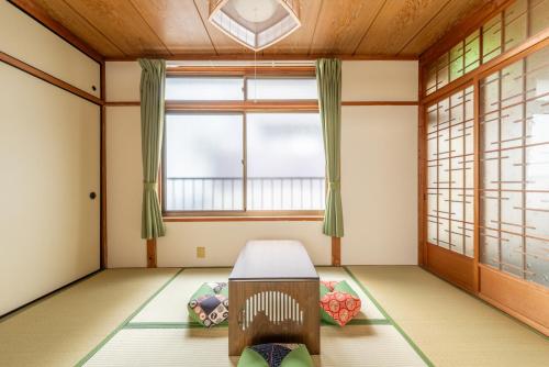 忍舎 Ninja -静かな路地に佇む築70年の伝統的な古民家-