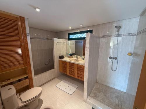 Prestige Penthouse with Stunning Sea Views