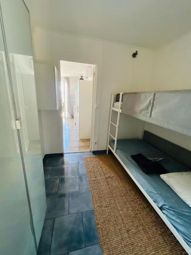 APPARTEMENT 6 PERSONNES VUE MER 30 M DE LA PLAGE
