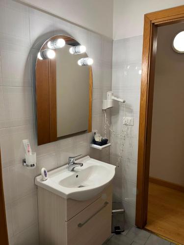 a bathroom with a sink and a mirror at Il Gabbiano in Termini Imerese