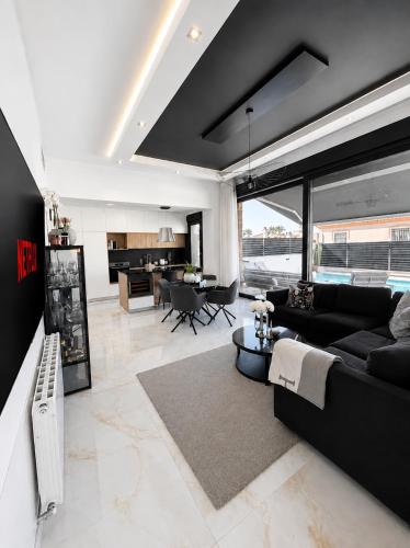 Large Villa with Private Pool and Sauna PMT37
