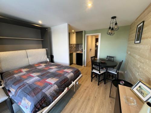 Appartement départ arrivée skis aux pieds MEIJE 3 vue vallée blanche rénové entièrement WIFI