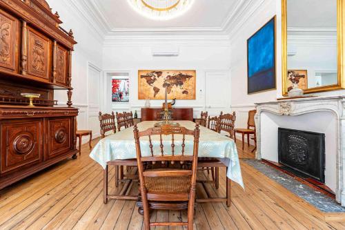 Elegant 130sqm AC Apt Square Gambetta