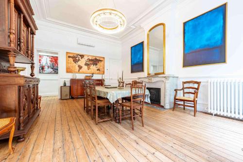 Elegant 130sqm AC Apt Square Gambetta