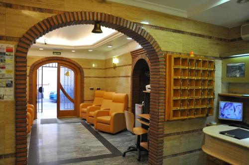 an archway in a room with a waiting room at Hostal la Campana in Motril