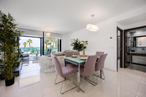 Luxury Sea View Apartment in Sea Senses by Zanis